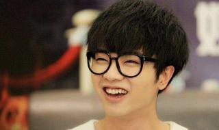 华晨宇为啥叫法师 华晨宇回应法师称号